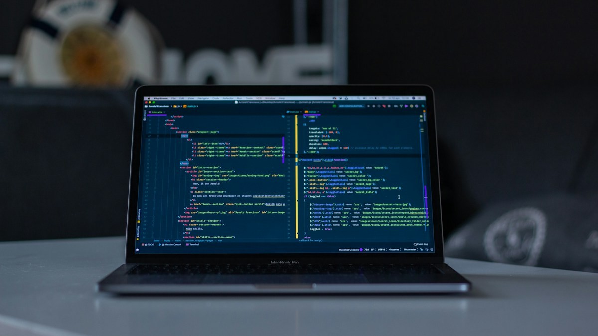 Multi-Turn Conversation Memory Architecture: Summarization Buffers vs Vectorized Past Context
